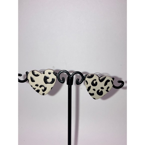Leopard Print Heart Shaped .75 Inch Earrings! - Picture 2 of 8